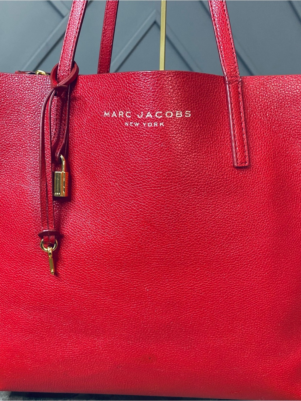 Marc Jacobs The Grind Leather Tote Bag Fire Red Gold Hardware Padlock Charm - Picture 3 of 14
